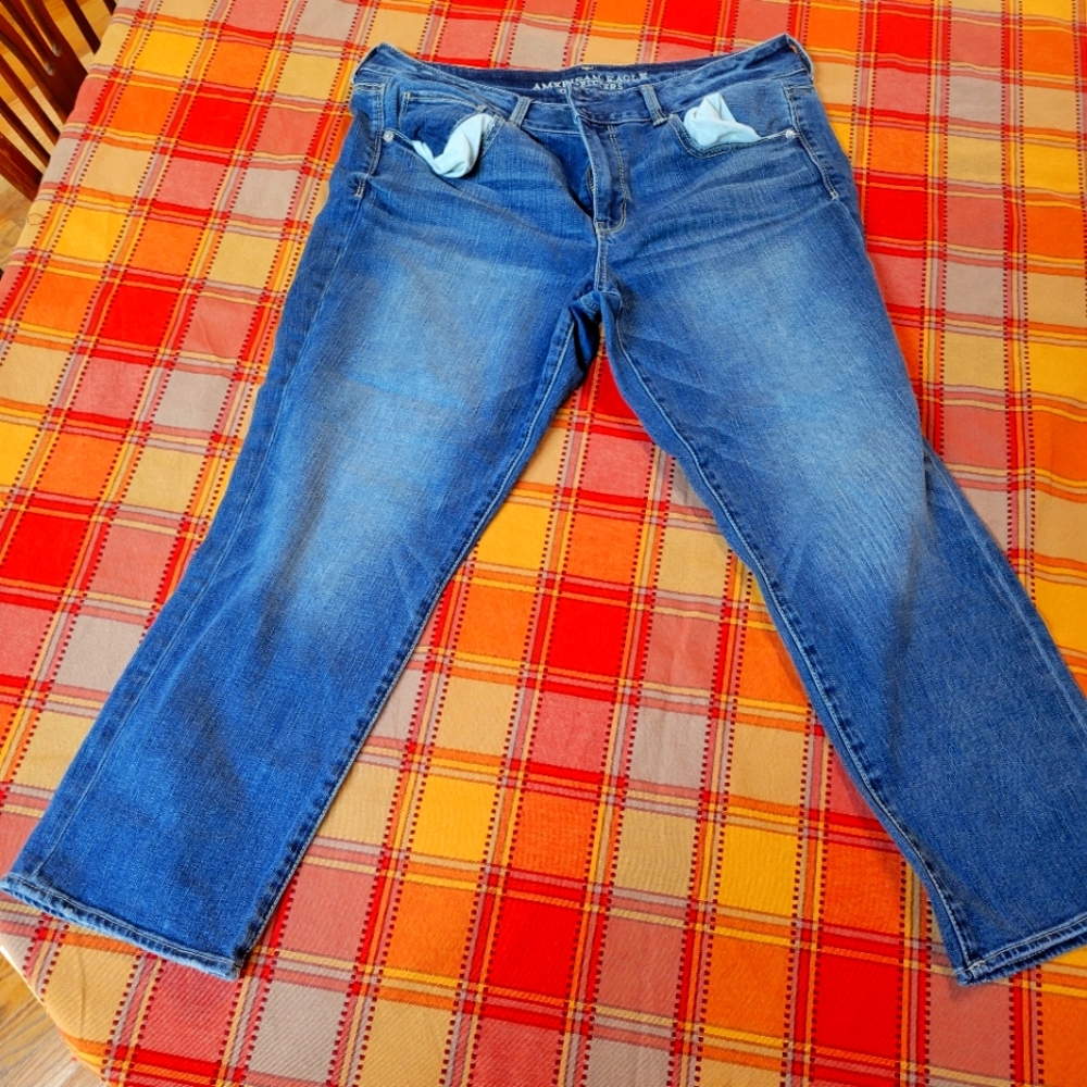 American Eagle Crop Jeans
